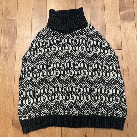 Steve Madden geometric poncho vest turtle neck black white knit OS - Picture 5 of 13